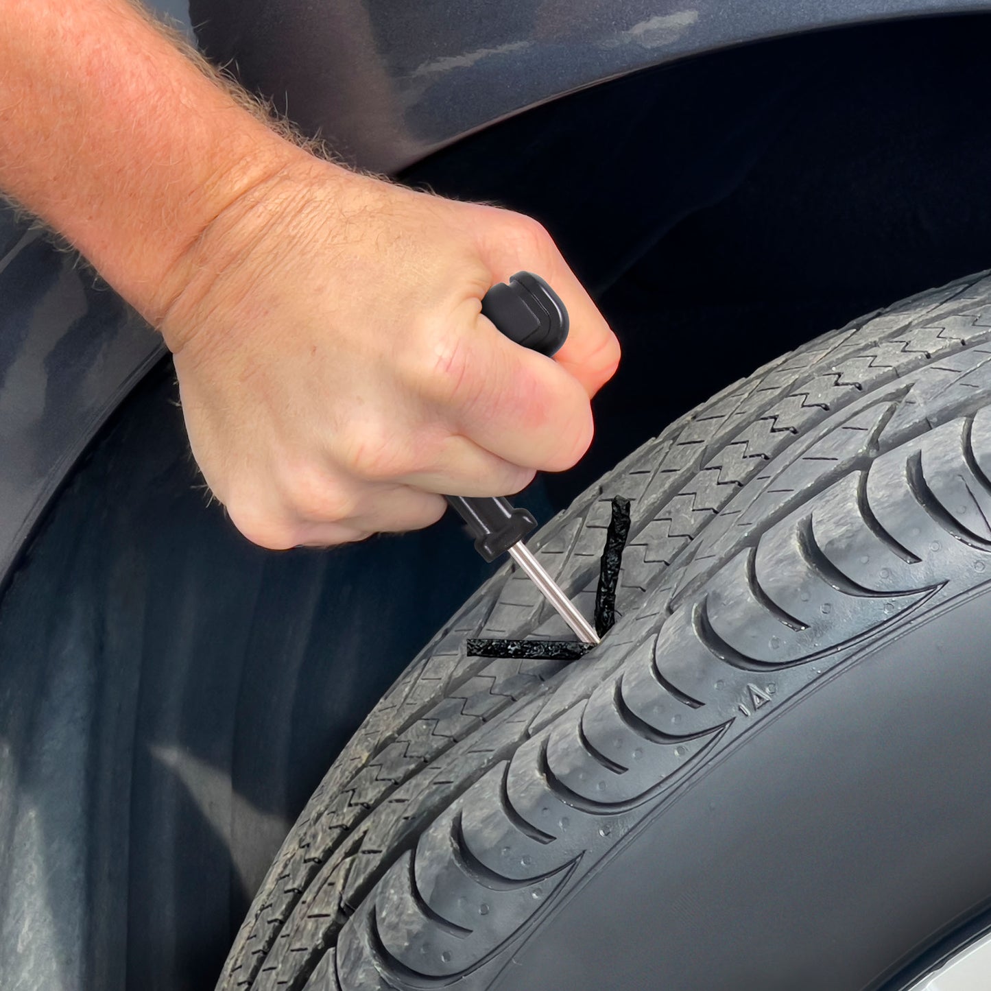 Gebruik bandenreparatieset autoband proppen slime